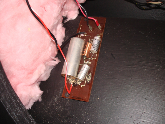 Figure 5 - Crossover mounted inside the cabinet.